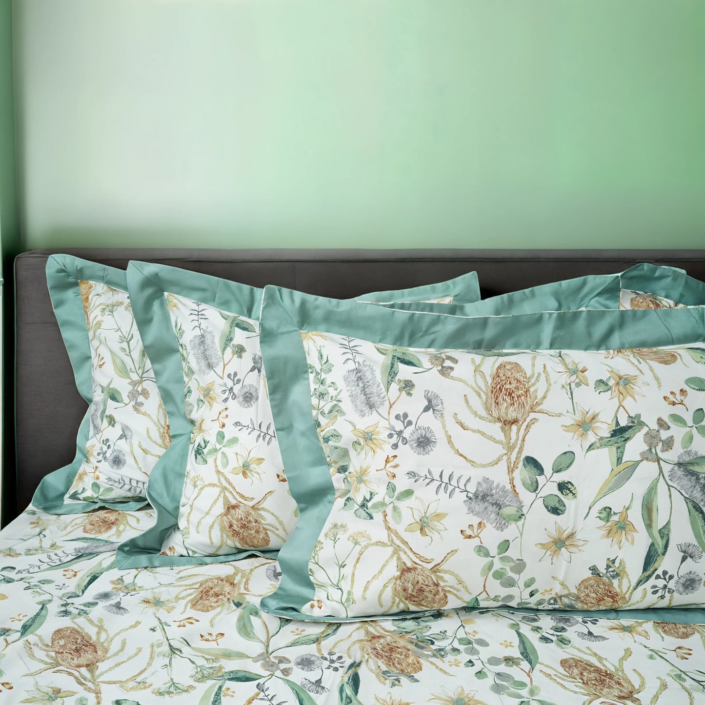Laska Green Corn (150 TC) - 100% Cotton King-Size Bedsheet + 2 Pillow Covers