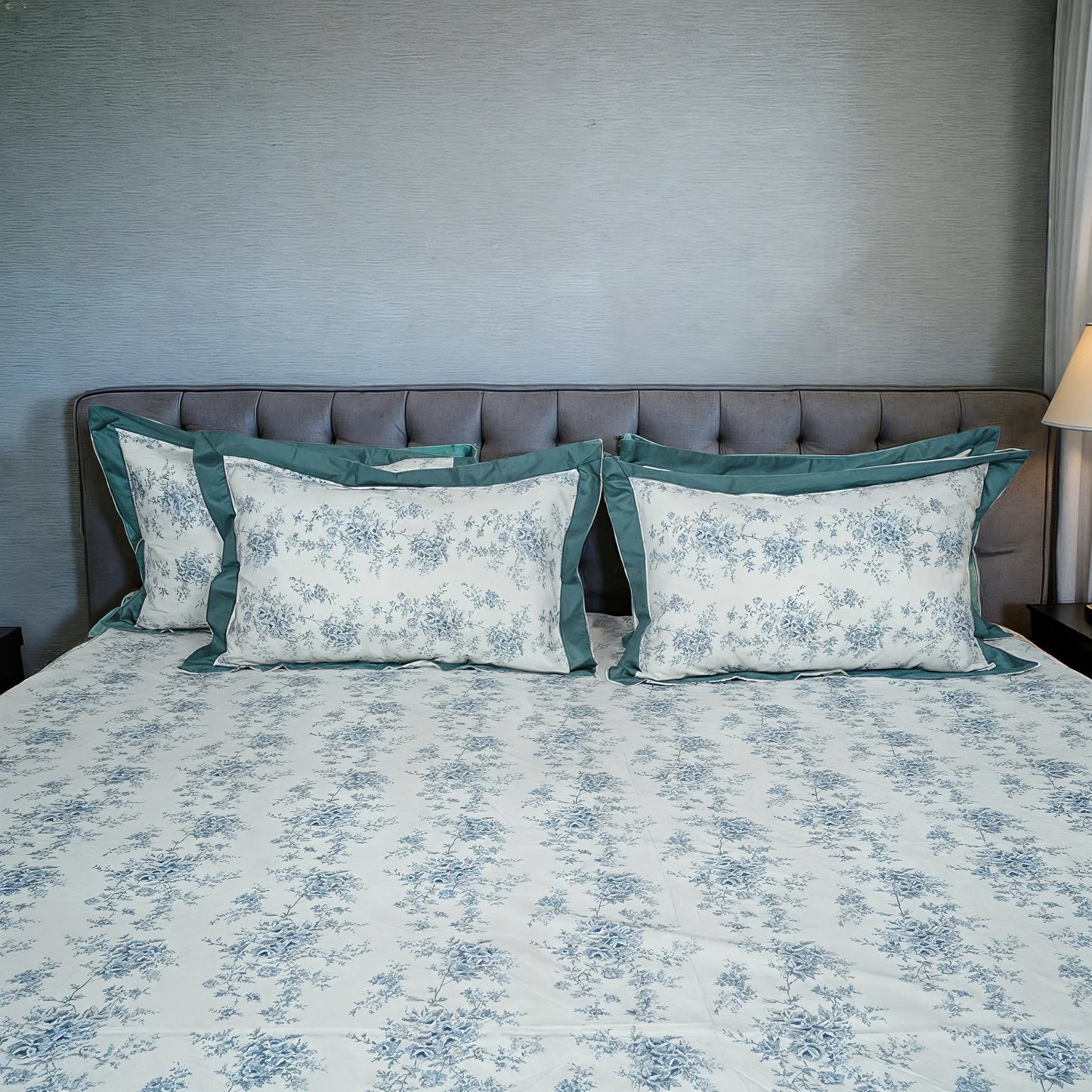 Laska Impulse (150 TC) - 100% Cotton King-Size Bedsheet + 2 Pillow Covers