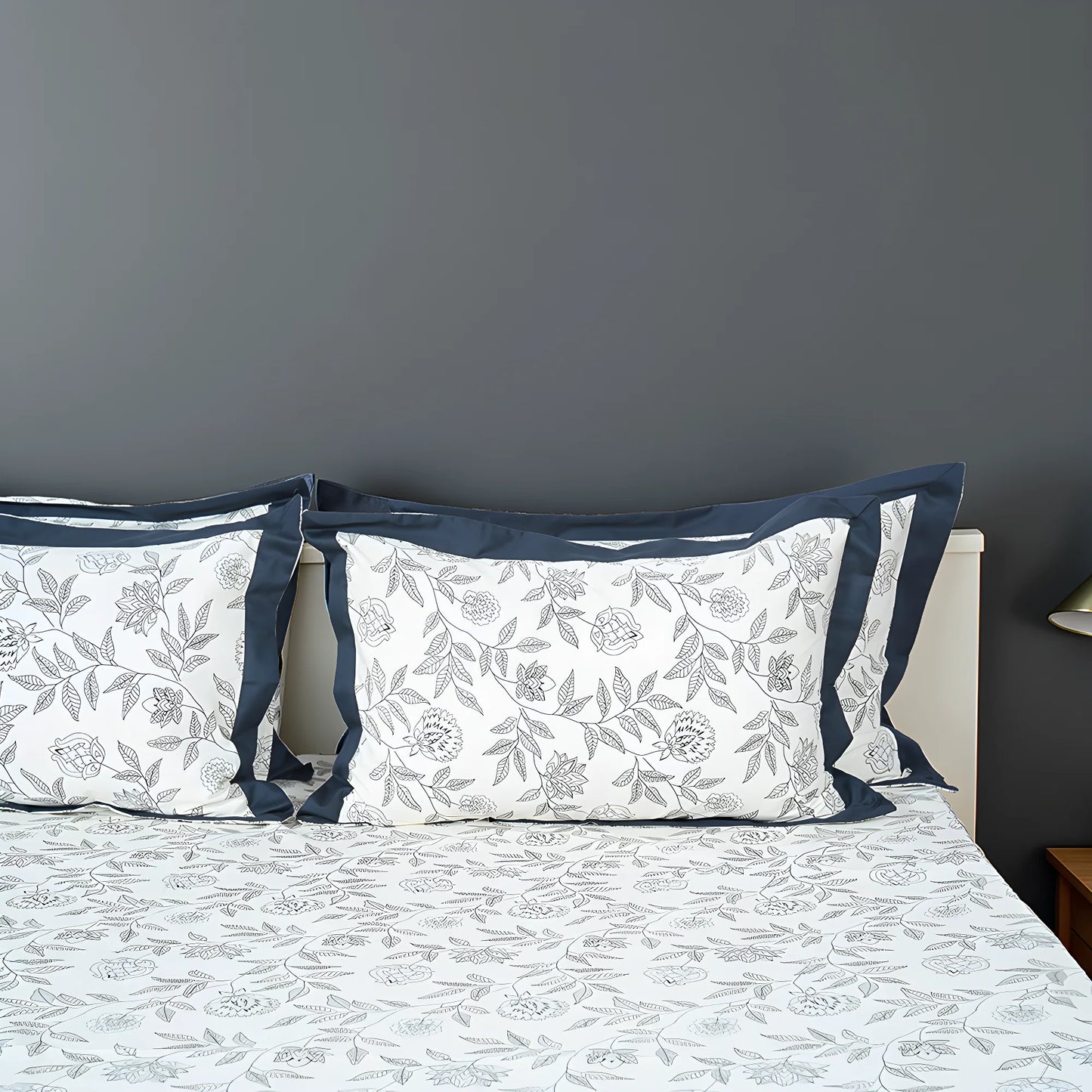 Laska Zeno (150 TC) - 100% Cotton King-Size Bedsheet + 2 Pillow Covers