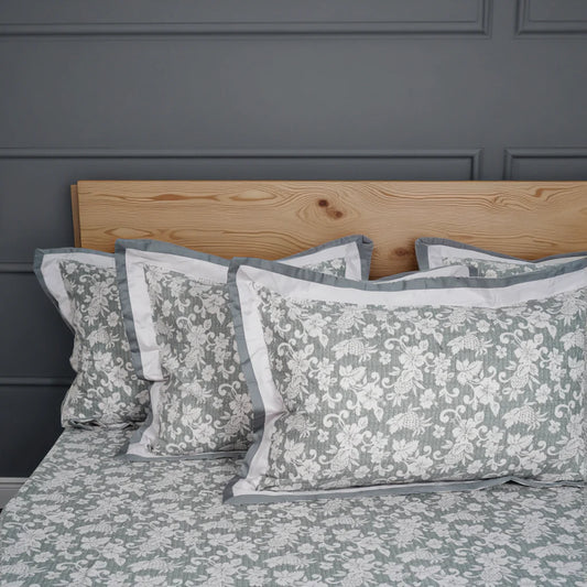 Lavish Beyond Grey 100% Cotton King-Size Bedsheet + 2 Pillow Covers