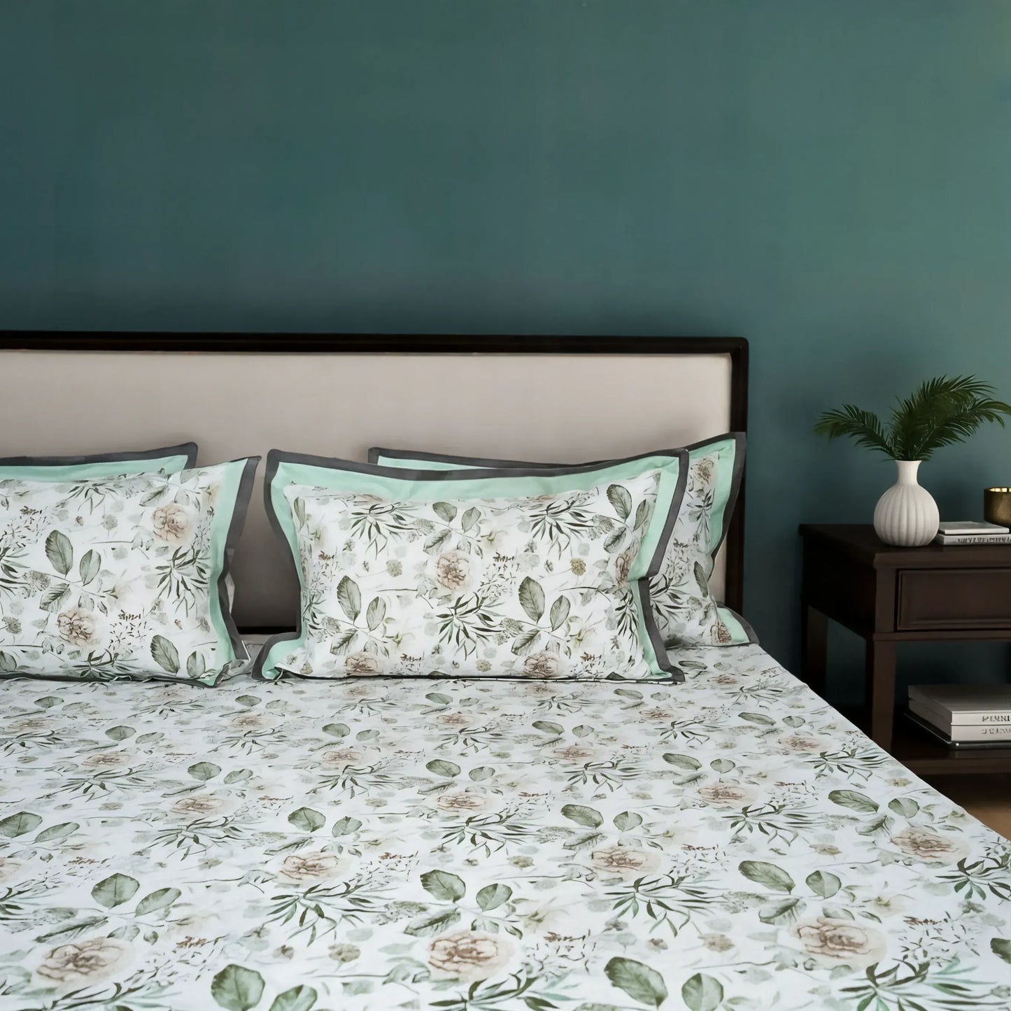 Lavish Nature Lash 100% Cotton King-Size Bedsheet + 2 Pillow Covers