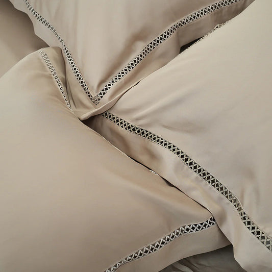 Luxor Caramel Comfort (300 TC) - 100% Cotton King-Size Bedsheet + 2 Pillow Covers Urban Nivasa