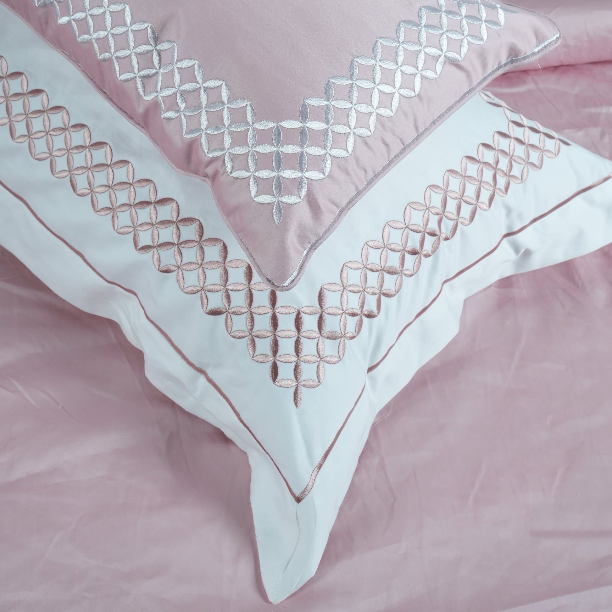 LUXE Comforter Set (600TC) - 100% Cotton King-Size Bedsheet + 2 Pillow Covers + 2 Cushion Cover + 1 Comforter Urban Nivasa