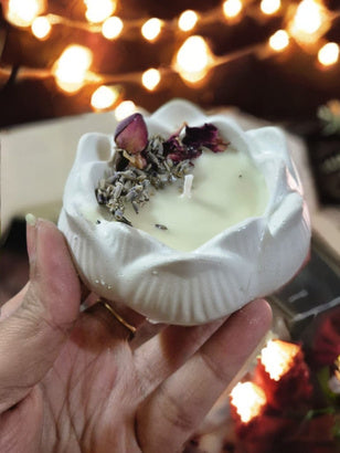 Poddyo Jar Candle - Serene Lotus Vessel (P&W)