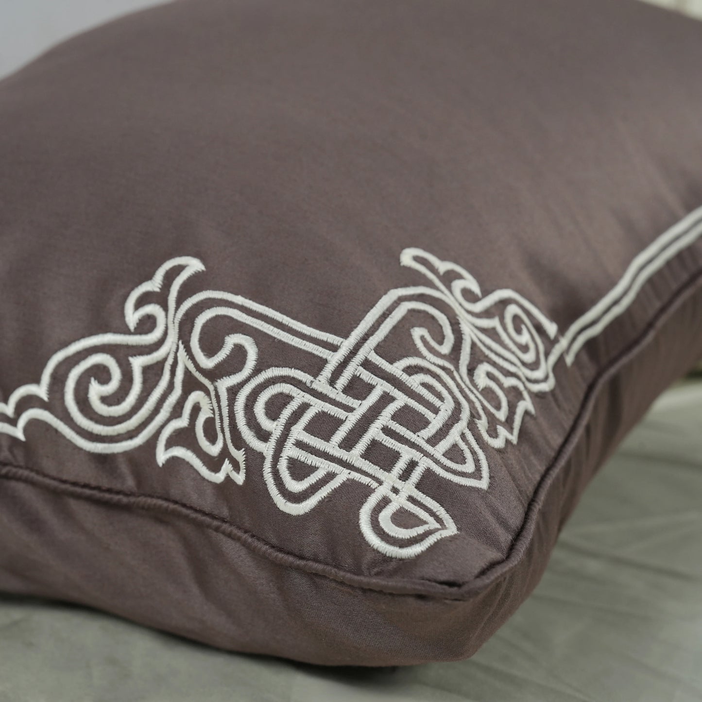 Junoon Lame White Junoon Light Pink (400 TC) - 100% Cotton King-Size Bedsheet + 2 Pillow Covers