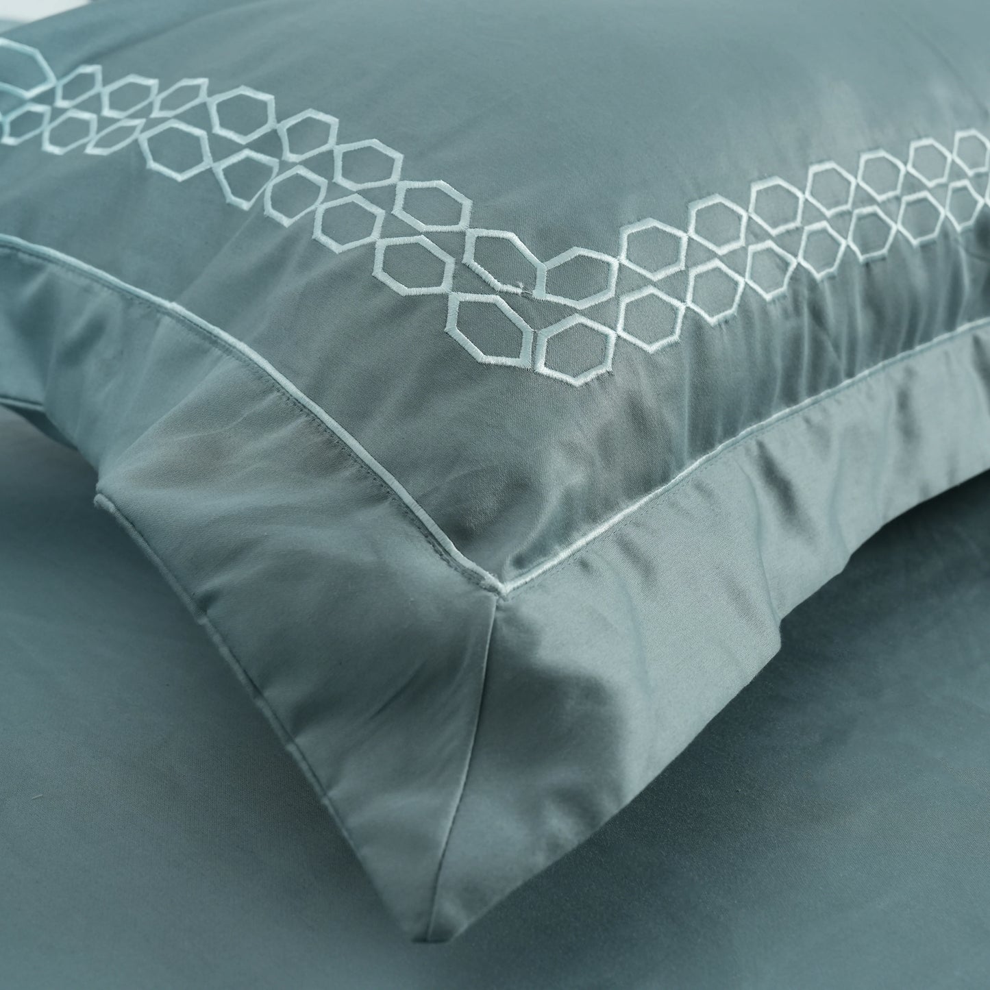 Junoon Noir Matt Junoon Light Pink (400 TC) - 100% Cotton King-Size Bedsheet + 2 Pillow Covers