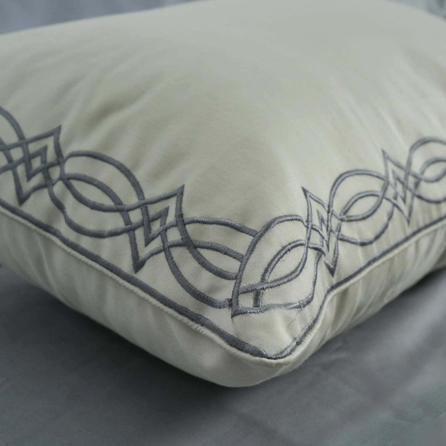 Junoon Royale Sell Junoon Light Pink (400 TC) - 100% Cotton King-Size Bedsheet + 2 Pillow Covers