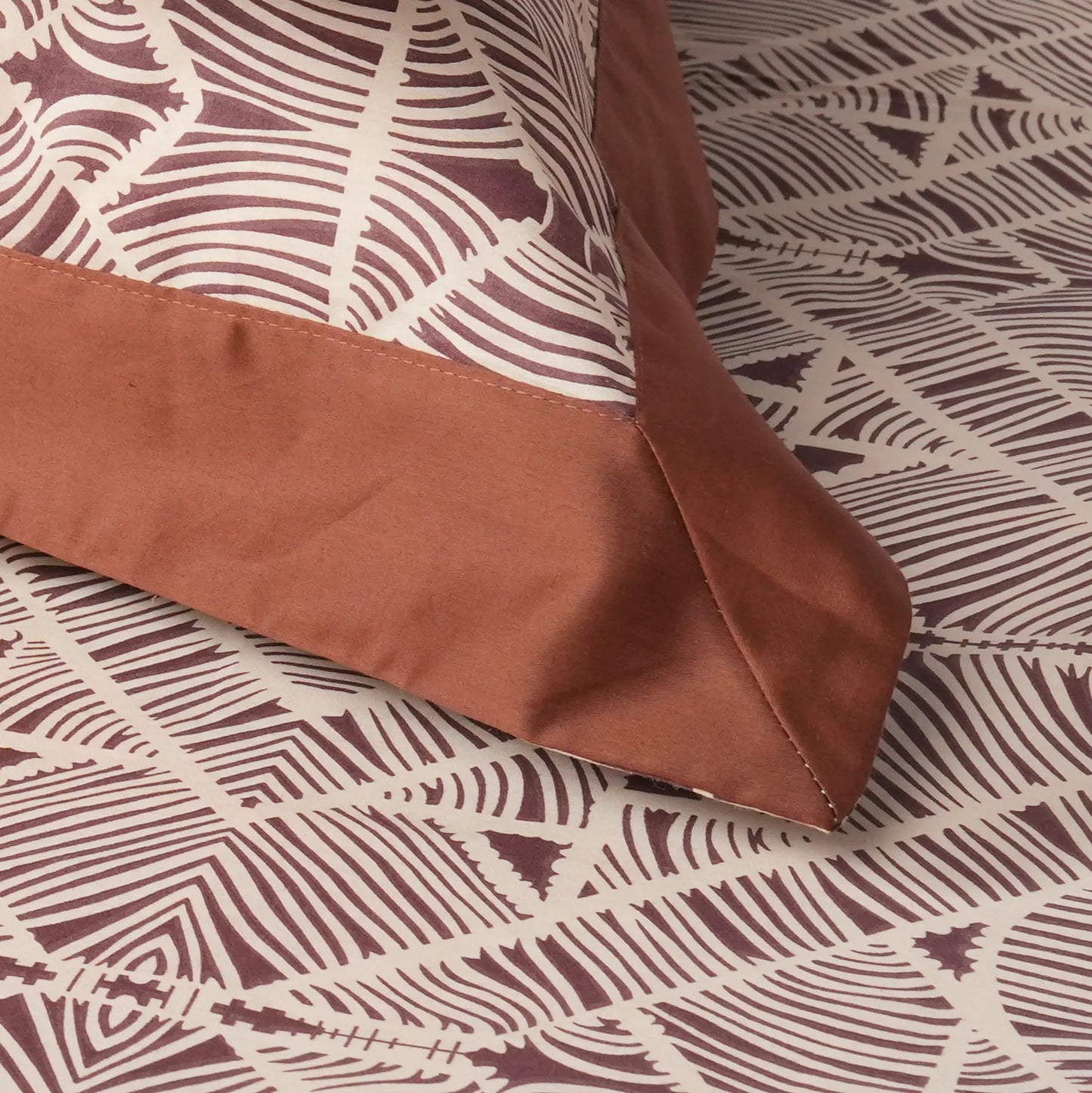 Laska Brown Obs (150 TC) - 100% Cotton King-Size Bedsheet + 2 Pillow Covers