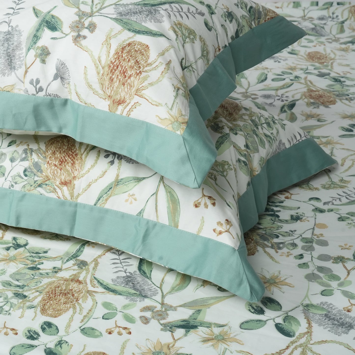Laska Green Corn (150 TC) - 100% Cotton King-Size Bedsheet + 2 Pillow Covers