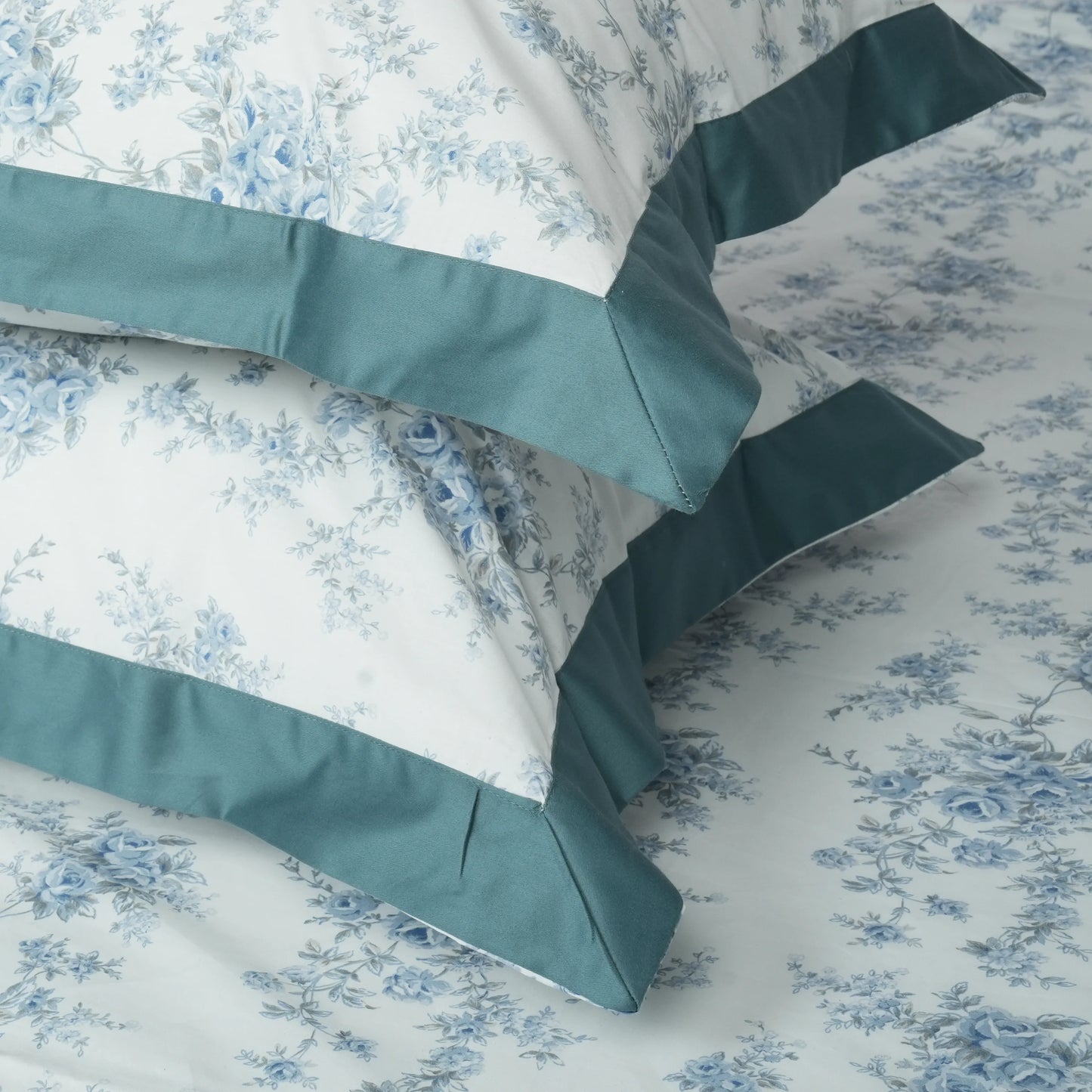 Laska Impulse (150 TC) - 100% Cotton King-Size Bedsheet + 2 Pillow Covers