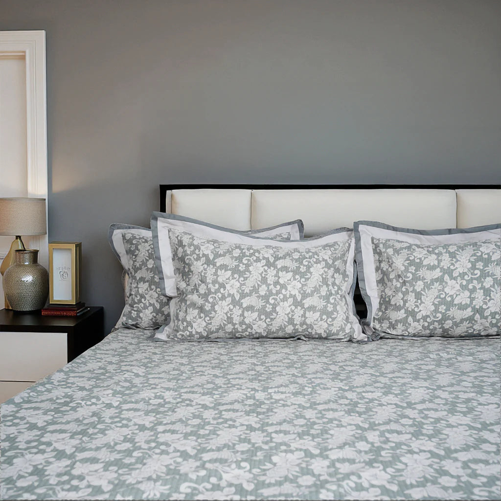 Lavish Beyond Grey 100% Cotton King-Size Bedsheet + 2 Pillow Covers