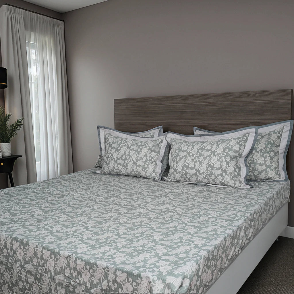 Lavish Beyond Grey 100% Cotton King-Size Bedsheet + 2 Pillow Covers