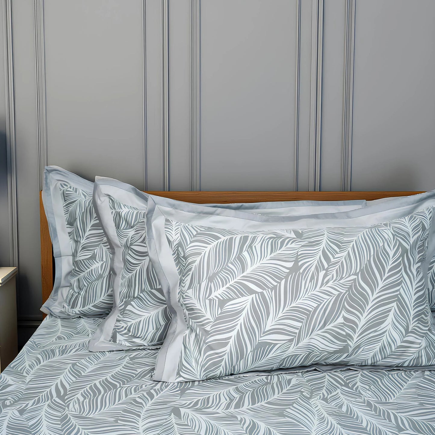 Lavish Palm Veil 100% Cotton King-Size Bedsheet + 2 Pillow Covers