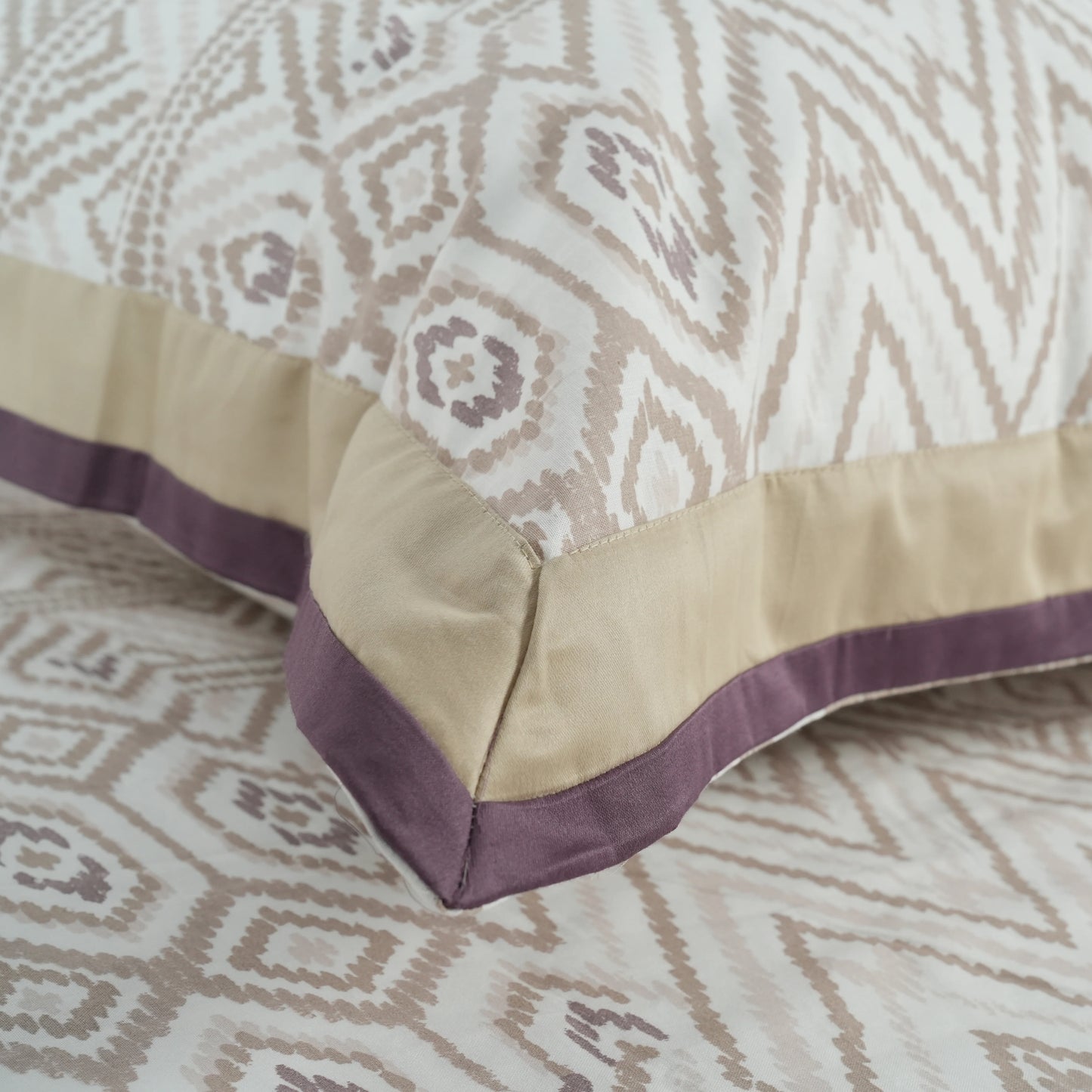Lavish Sand Wave 100% Cotton King-Size Bedsheet + 2 Pillow Covers