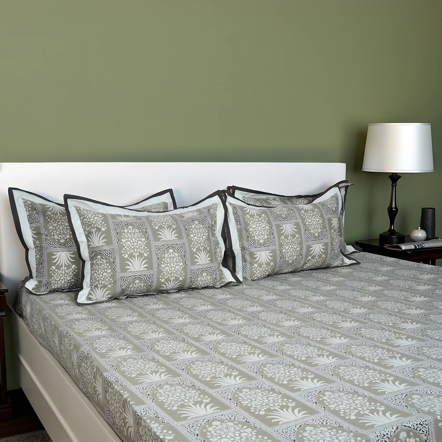 Lavish Stanny 100% Cotton King-Size Bedsheet + 2 Pillow Covers