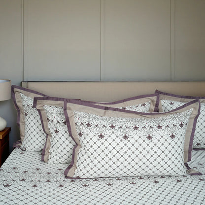 Lavish Vase Line 100% Cotton King-Size Bedsheet + 2 Pillow Covers