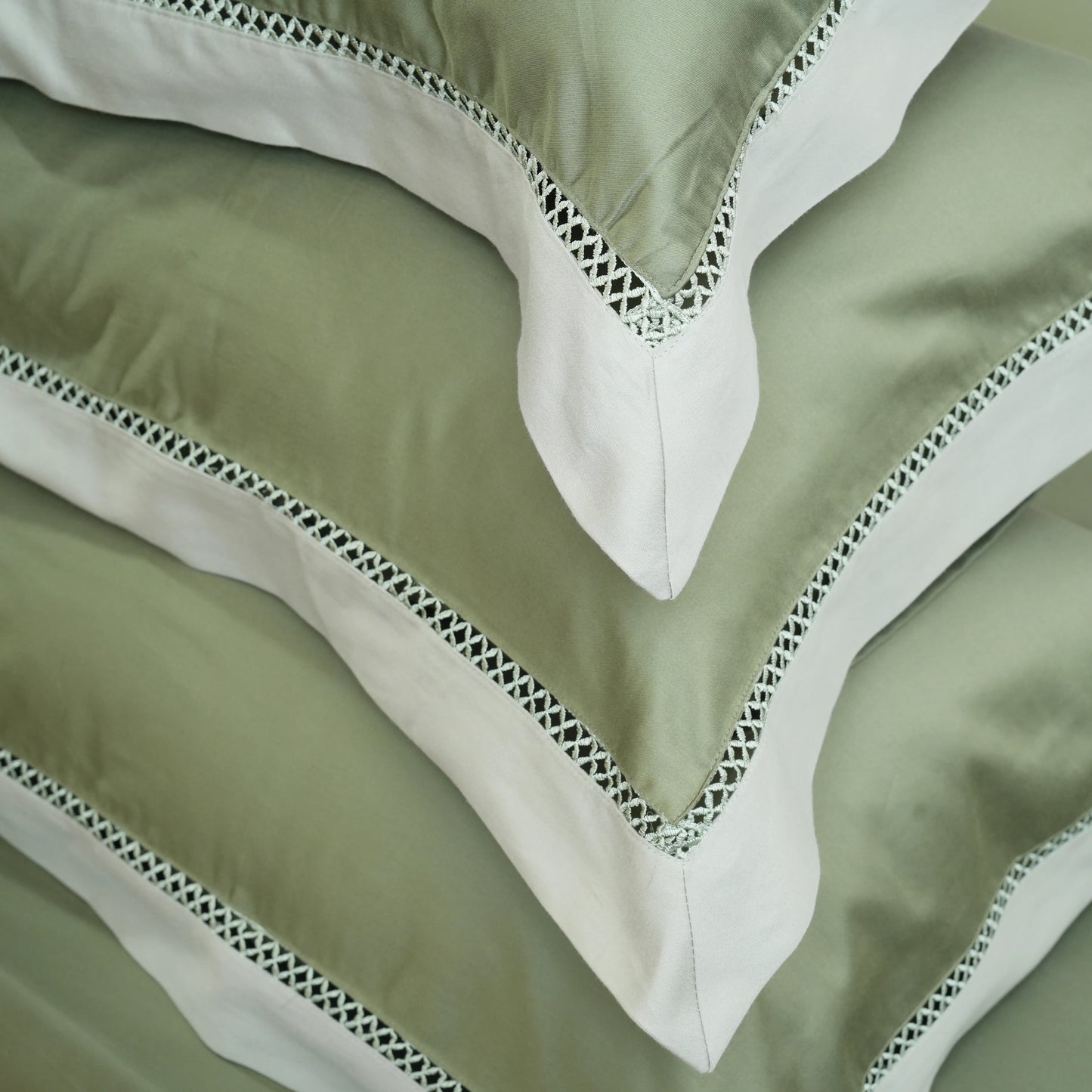 Moon Minty Fresh (400TC) - 100% Cotton King-Size Bedsheet + 2 Pillow Covers
