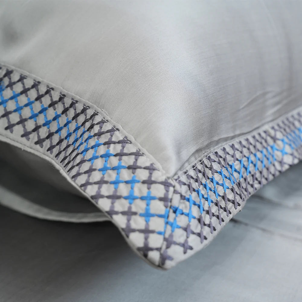 Pristine Some (300 TC) - 100% Cotton King-Size Bedsheet + 2 Pillow Covers